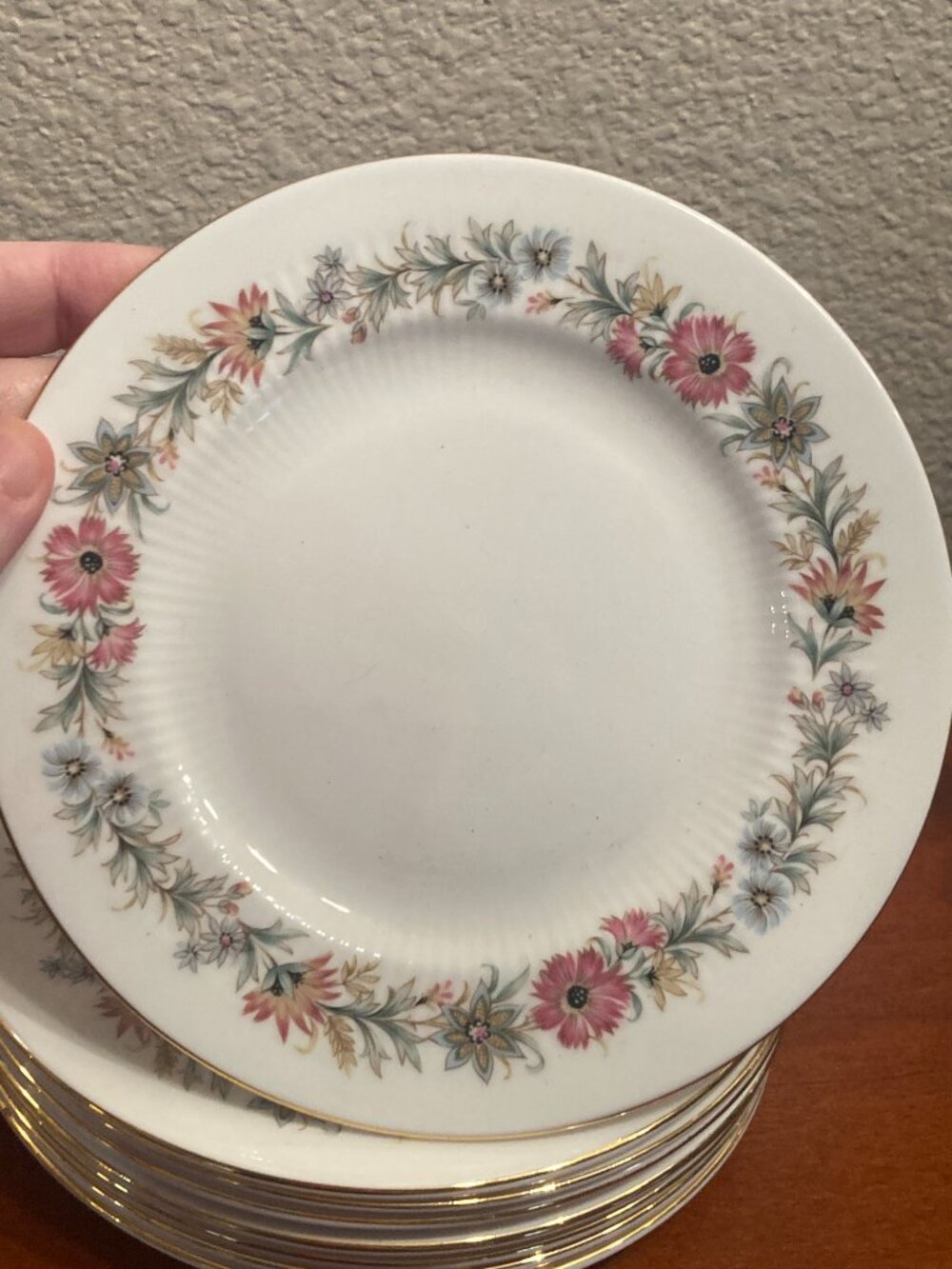 Set of 8 - Fine Bone China ~ 6 1/2" Paragon "Belinda" Dessert or Bread Plates